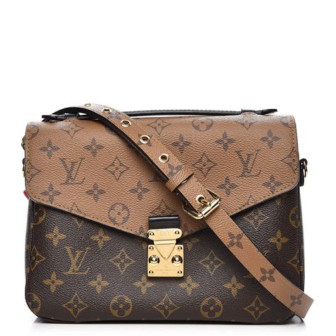 Lv pochette metis reverse monogram